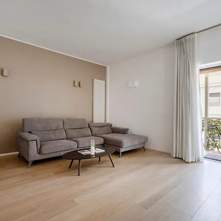 Station Apartment Bari
